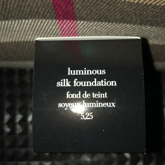 Giorgio Armani Luminous silk foundation - Picture 3 of 3